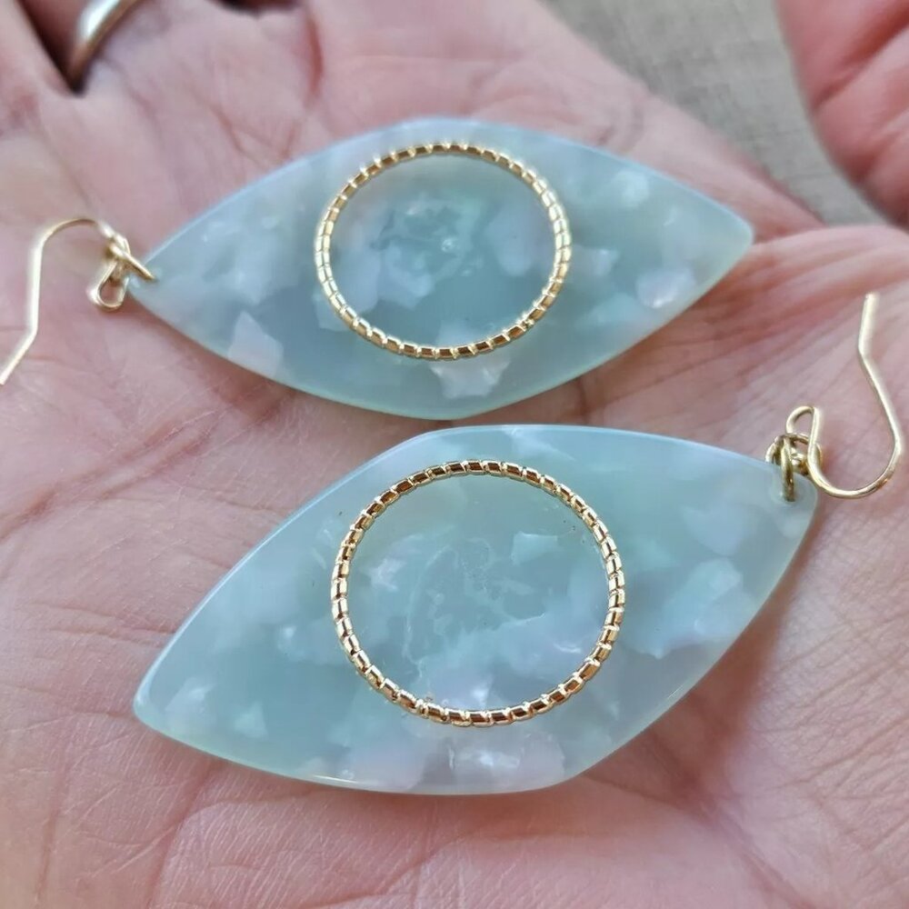 Stephan & Co Earrings Green Plastic Tear Drop Fashion Ear Jewelry Earrings NWT